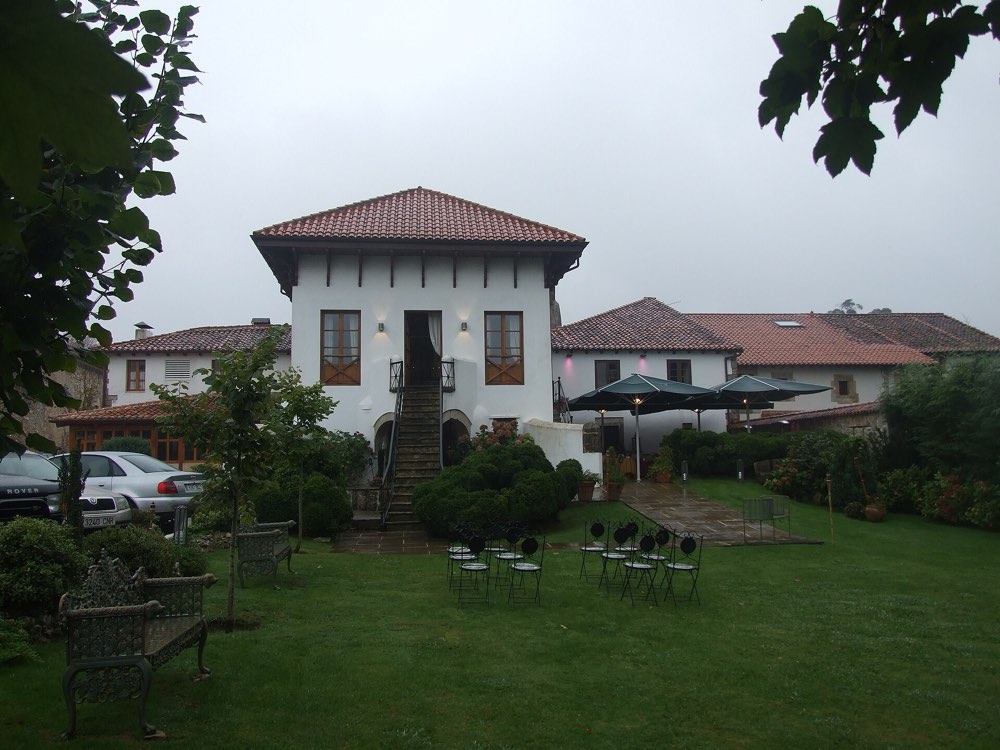 El Cenador de Amós in the old Mazarrasa palace and its garden, Villaverde de Pontones