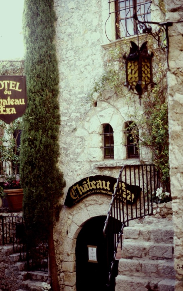 The stone entrance of Château Eza in Èze, with its name over the arch