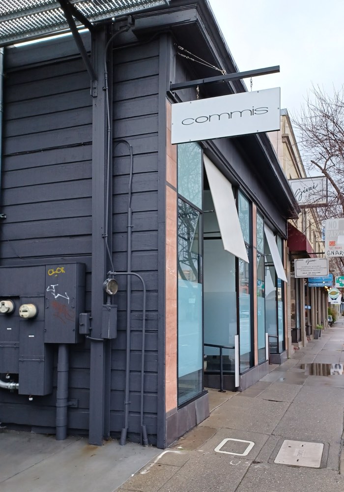 The front of Commis in Oakland, California, with its sign