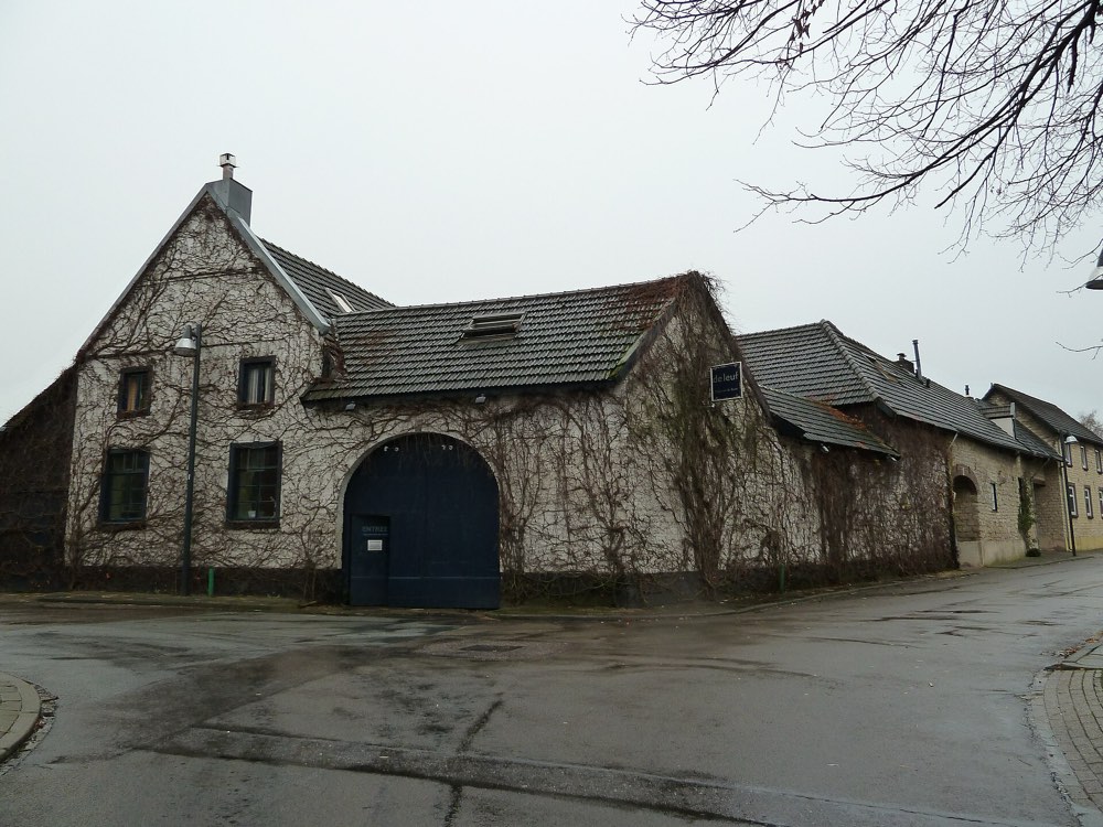 The old farmhouse at Dalstraat 2 in Ubachsberg, home of De Leuf
