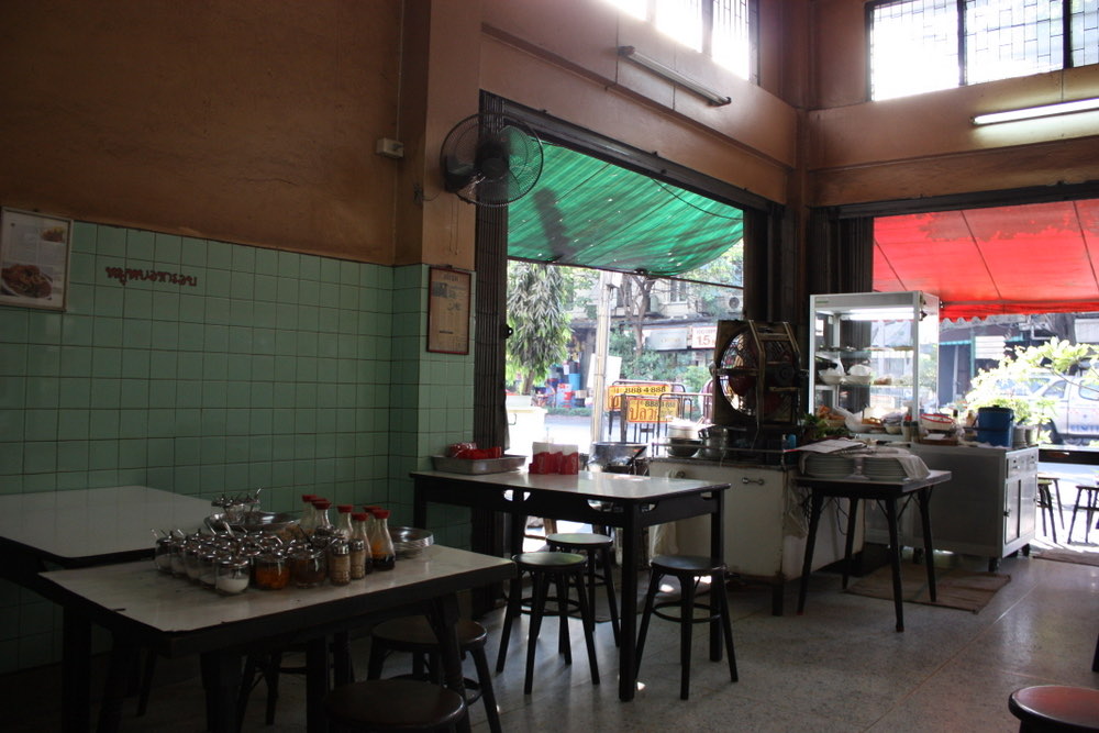 The plain tiled dining room of Raan Jay Fai, Bangkok