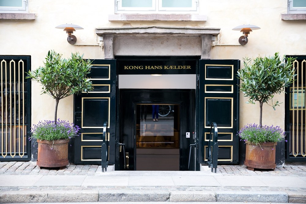 The entrance of Kong Hans Kælder with its name above the door, Copenhagen