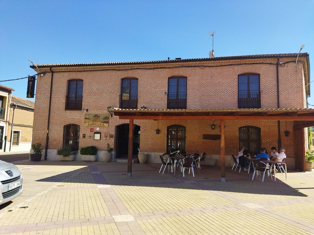 The brick front and terrace of La Botica de Matapozuelos