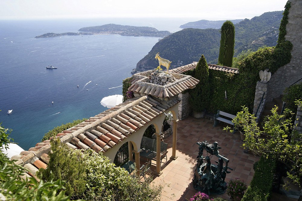 The terraces of the Château de la Chèvre d'Or in Èze, with its golden goat and the sea below