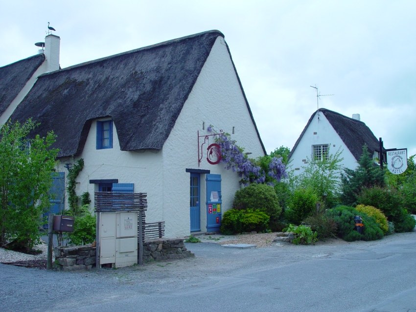 The thatched cottage of La Mare aux Oiseaux in Saint-Joachim, Brière