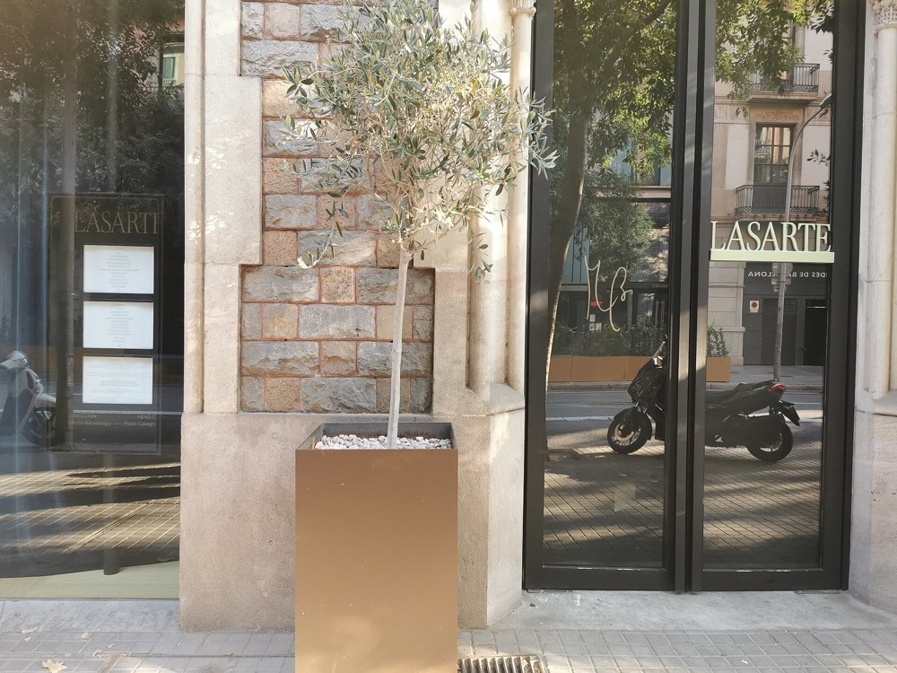 The glass entrance of Lasarte in Barcelona, with the Lasarte name on the door