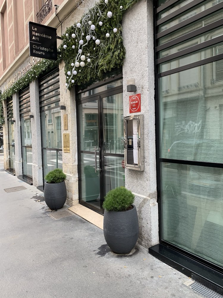 The entrance of Le Neuvième Art in Lyon, with its sign above the door