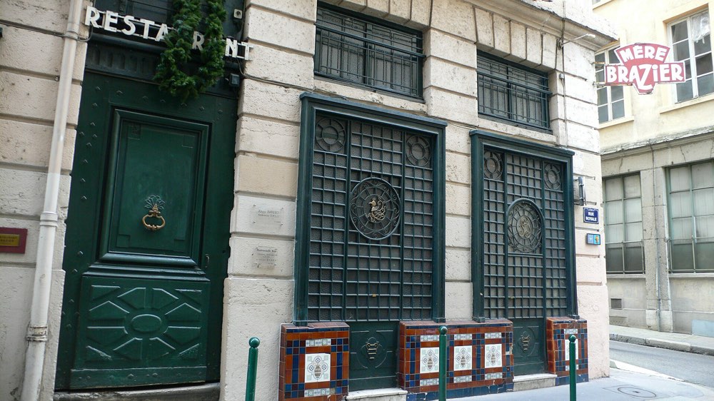 The front of La Mère Brazier in Lyon, with its sign on the corner