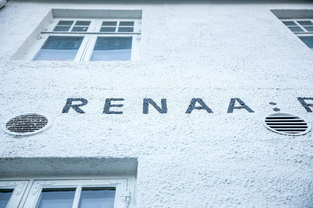 The RE-NAA lettering on the restaurant's white wall in Stavanger