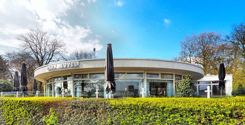 The round pavilion of Parkheuvel in Rotterdam with its name above the windows