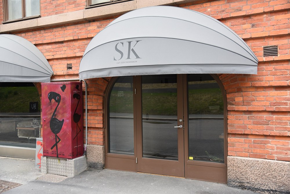The entrance of SK Mat & Människor on Johannebergsgatan, Gothenburg, under an SK awning